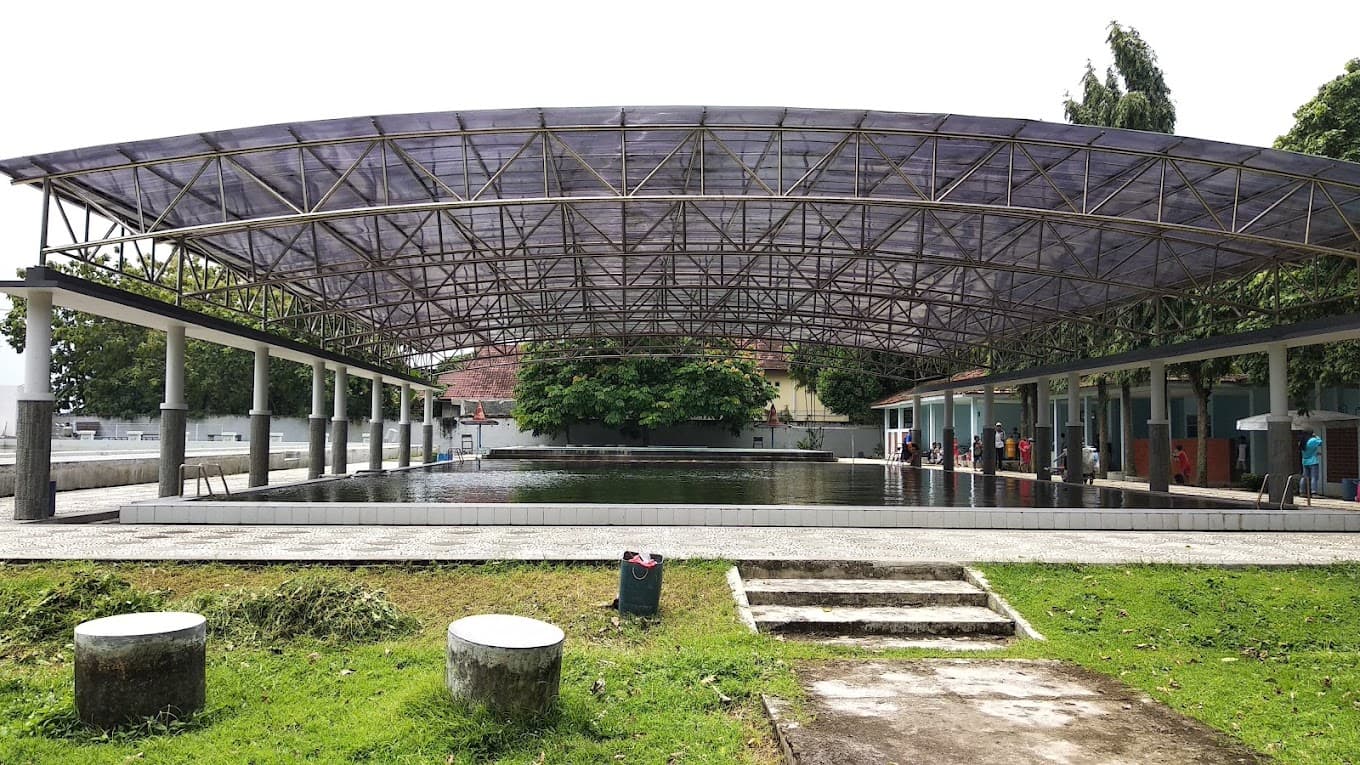 Wergu Kudus Swimmingpool thumbnail
